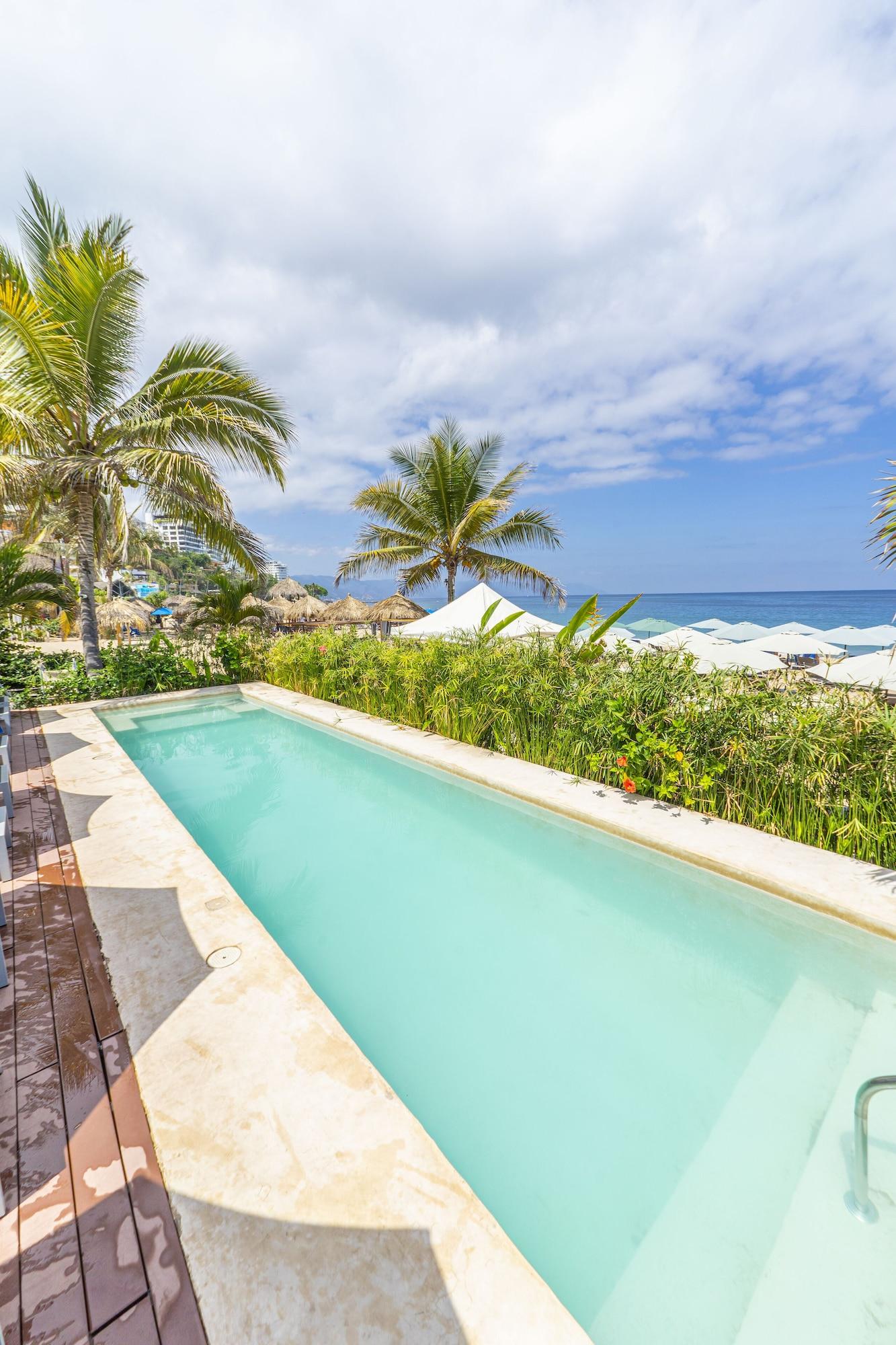 Vista Exterior Suites at Sapphire Ocean Club