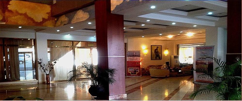 Varios Newton Park Hotels & Resort