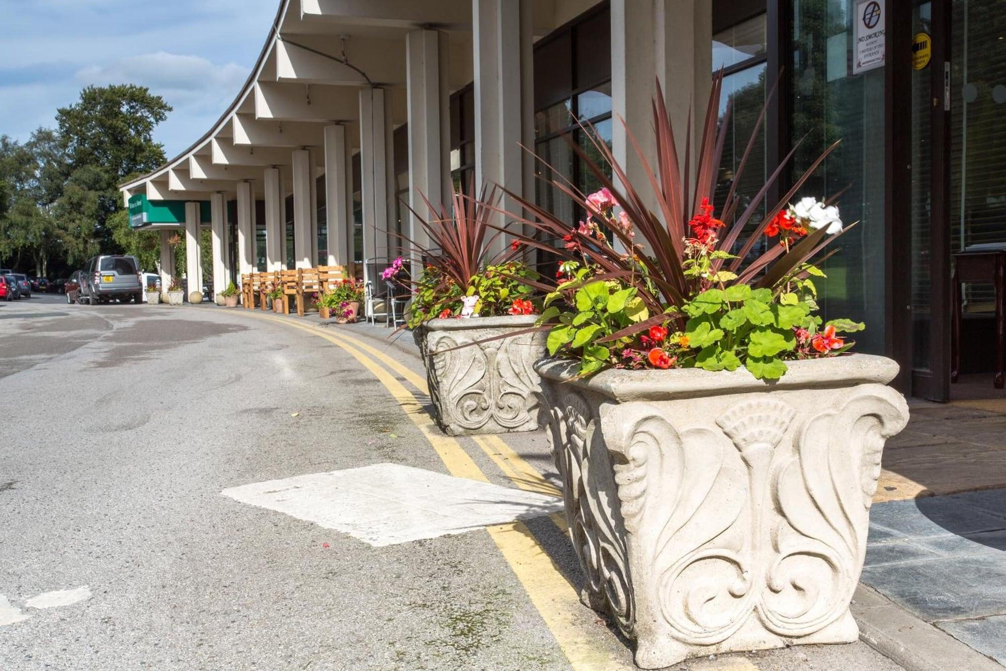 Vista Exterior Britannia Leeds Bradford Airport Hotel