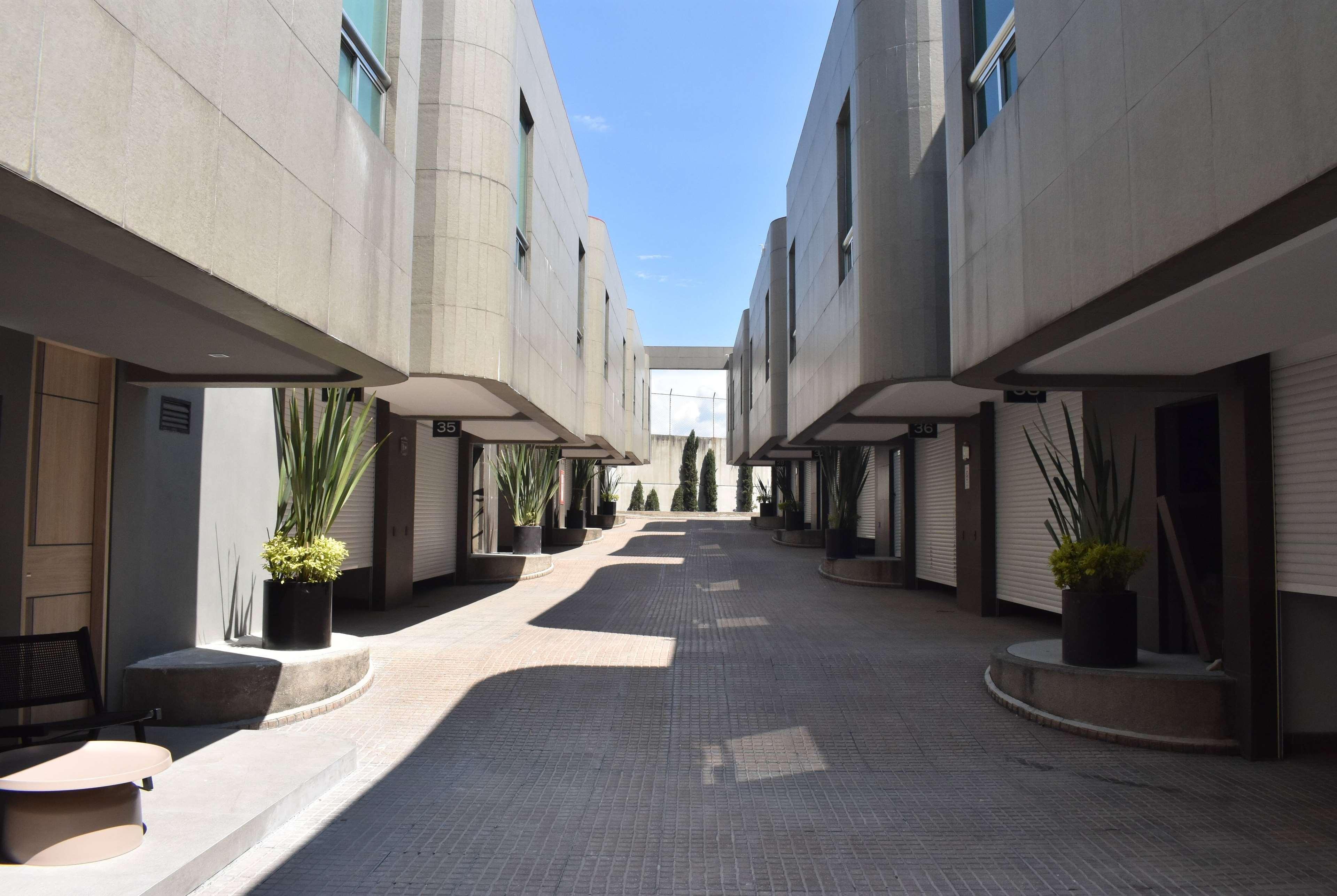 Vista Exterior Ramada by Wyndham Mexico City Santa Fe