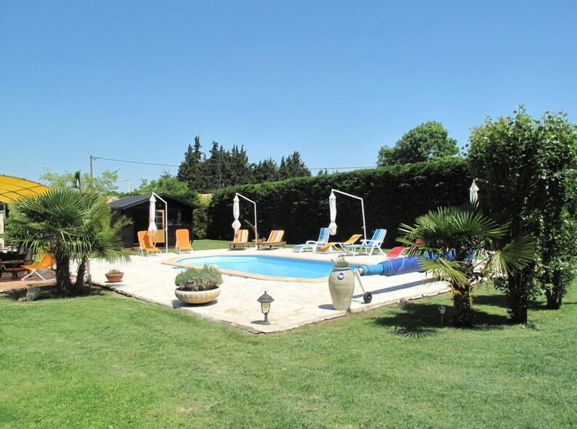 Vista Piscina L'Etape Provençale