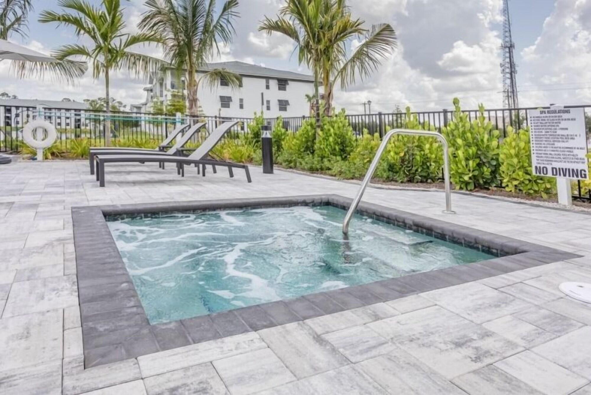 Varios Landing Fort Myers