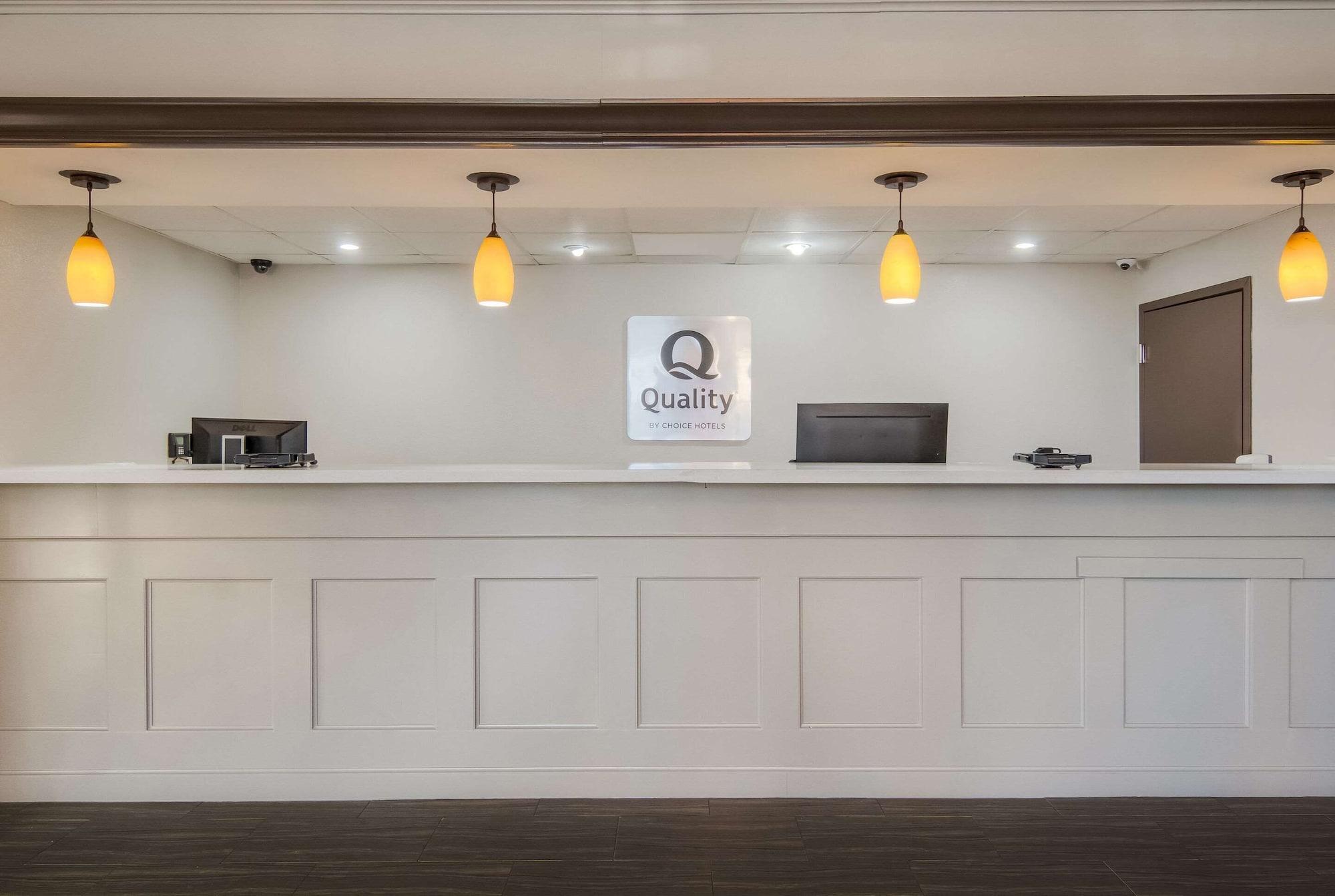 Vista Lobby Quality Inn & Suites