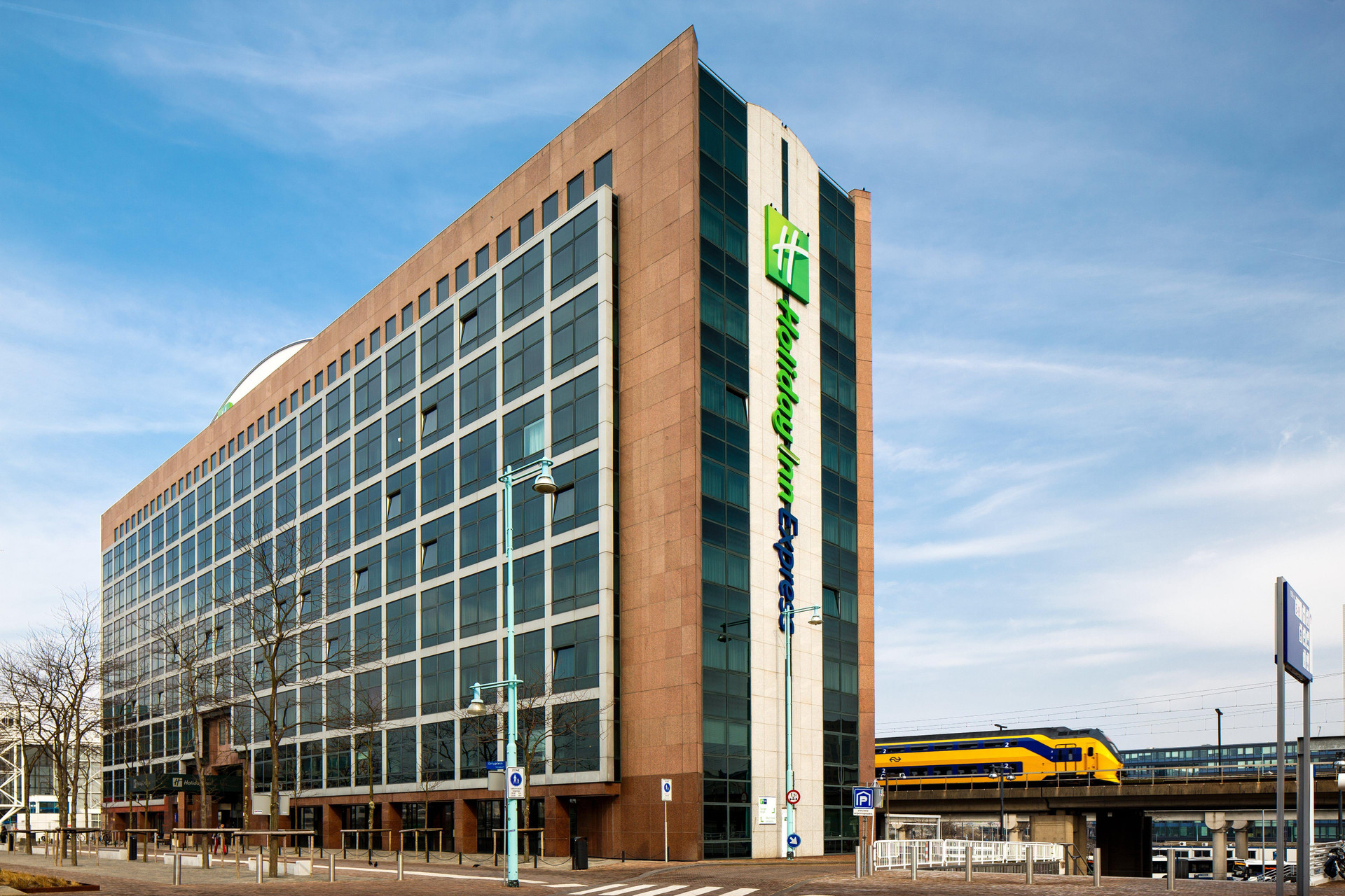 Vista Exterior Holiday Inn Express Amsterdam - Sloterdijk Station by IHG