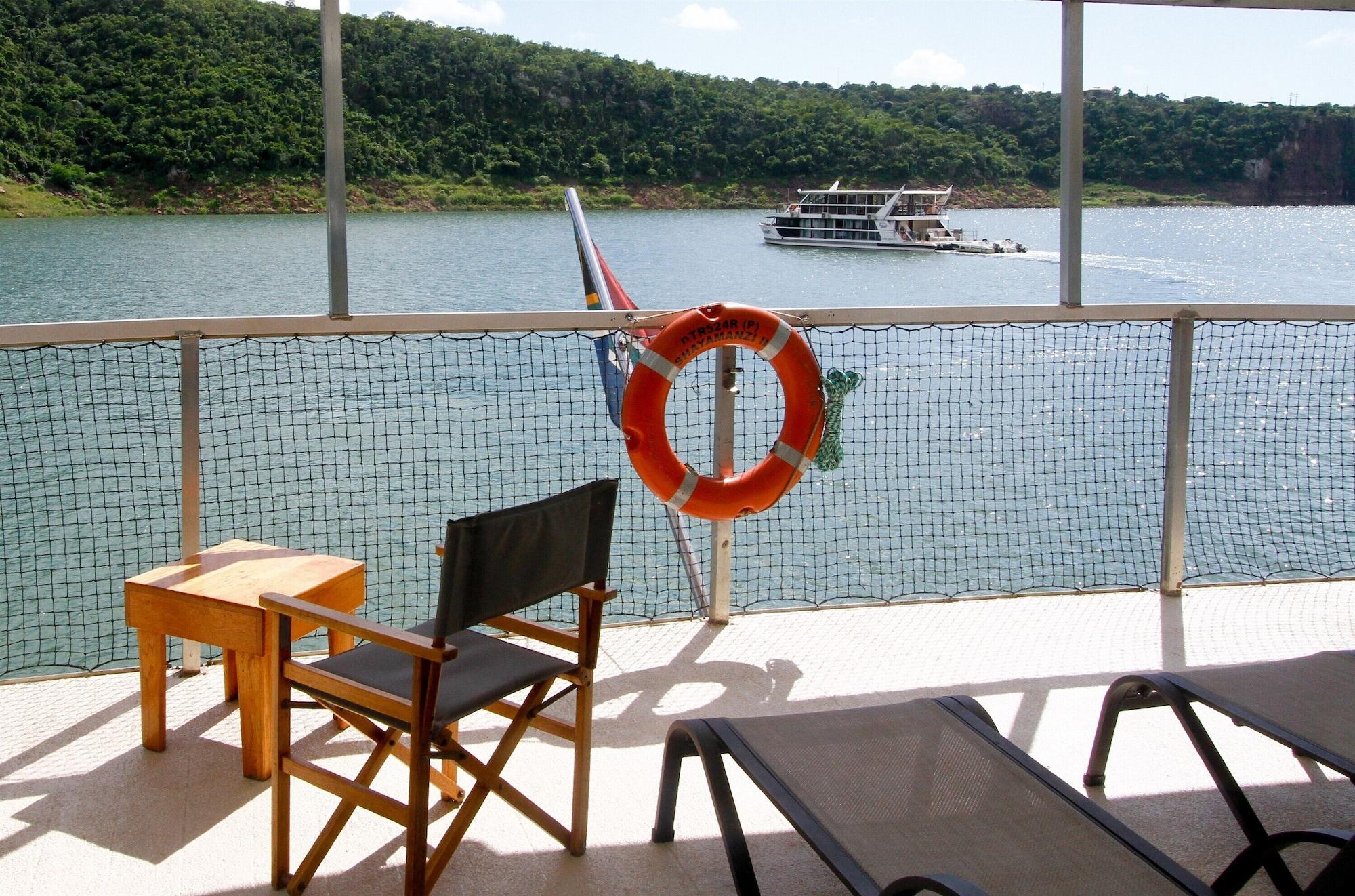 Vista Exterior Shayamanzi Houseboats