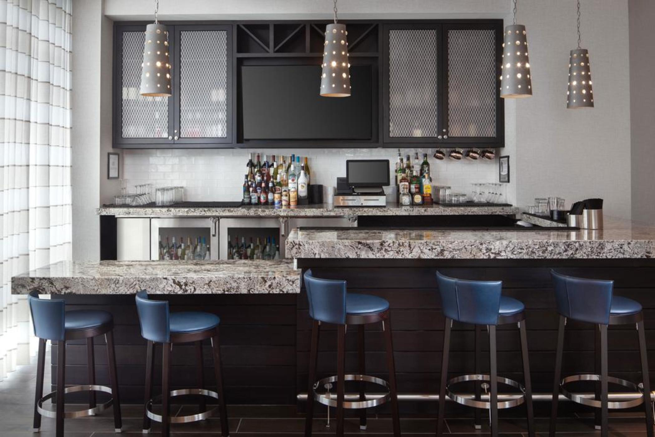 Bar/Salón Homewood Suites by Hilton Teaneck Glenpointe