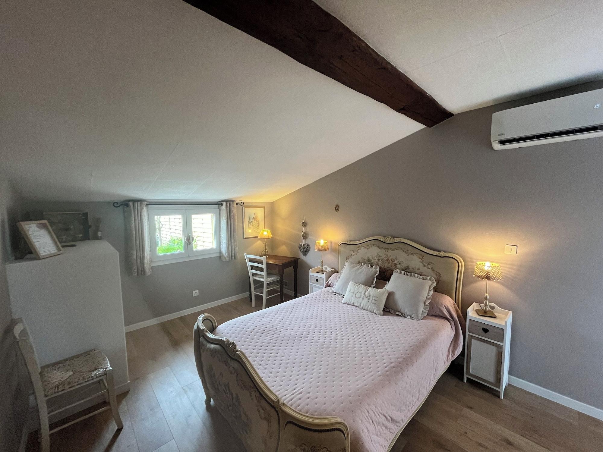 Varios Chambres Peyroutas