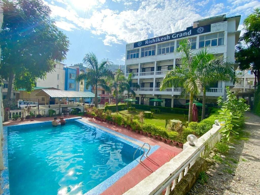 Vista Exterior Hotel Rishikesh Grand by Kool-stays