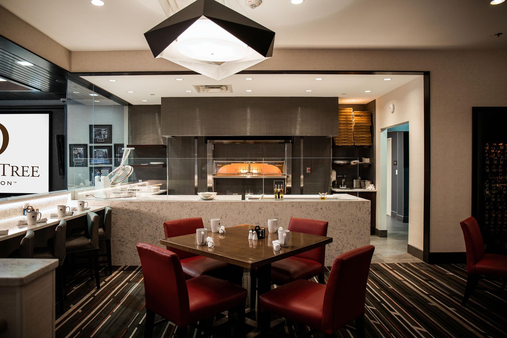 Restaurant DoubleTree by Hilton Hotel Bristol, Connecticut