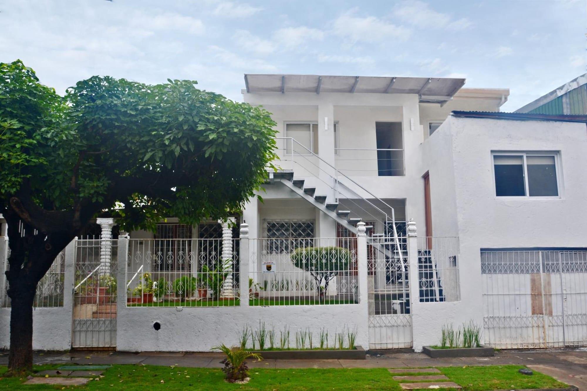 Vista Exterior Hostal Santa Martha