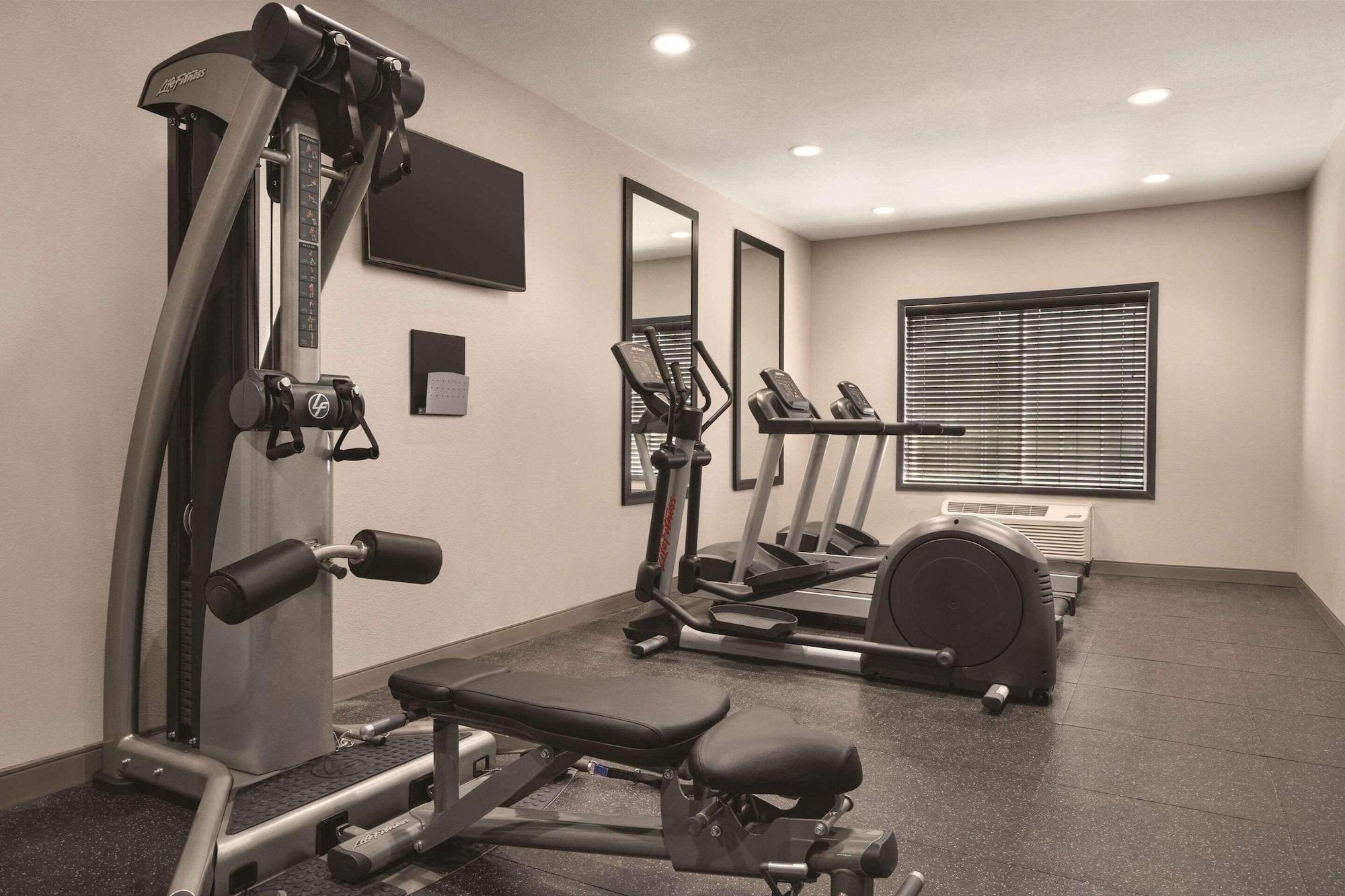 Gimnasio Country Inn & Suites by Radisson, Detroit Lakes, MN