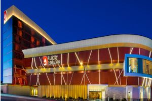 Alojamiento - Lucky Dragon Hotel