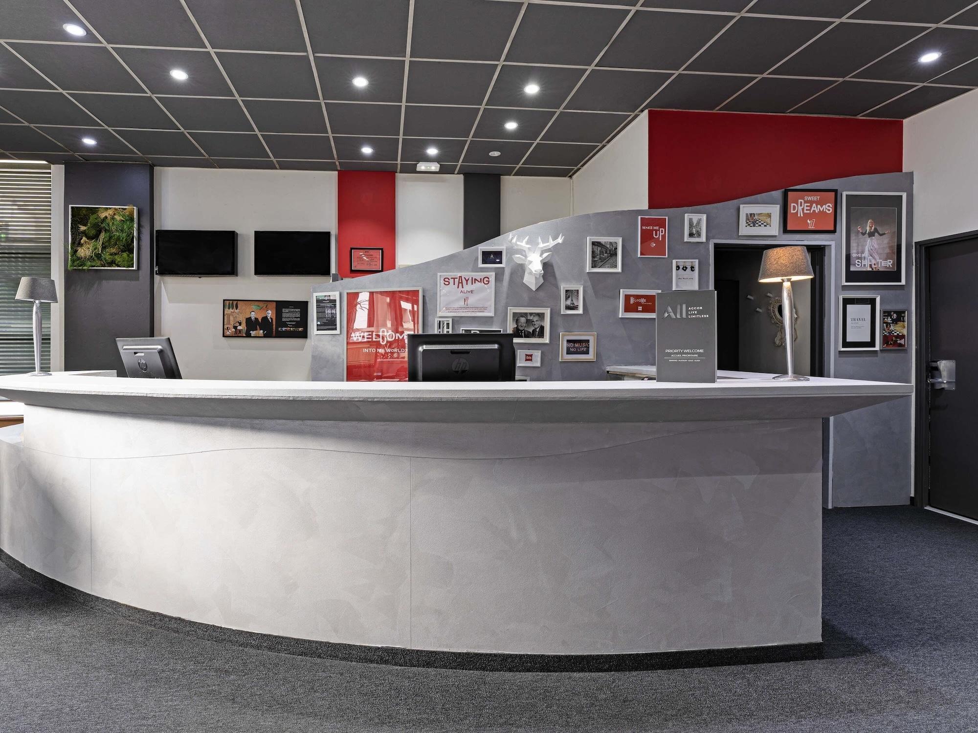 Varios ibis Paris Pantin Eglise