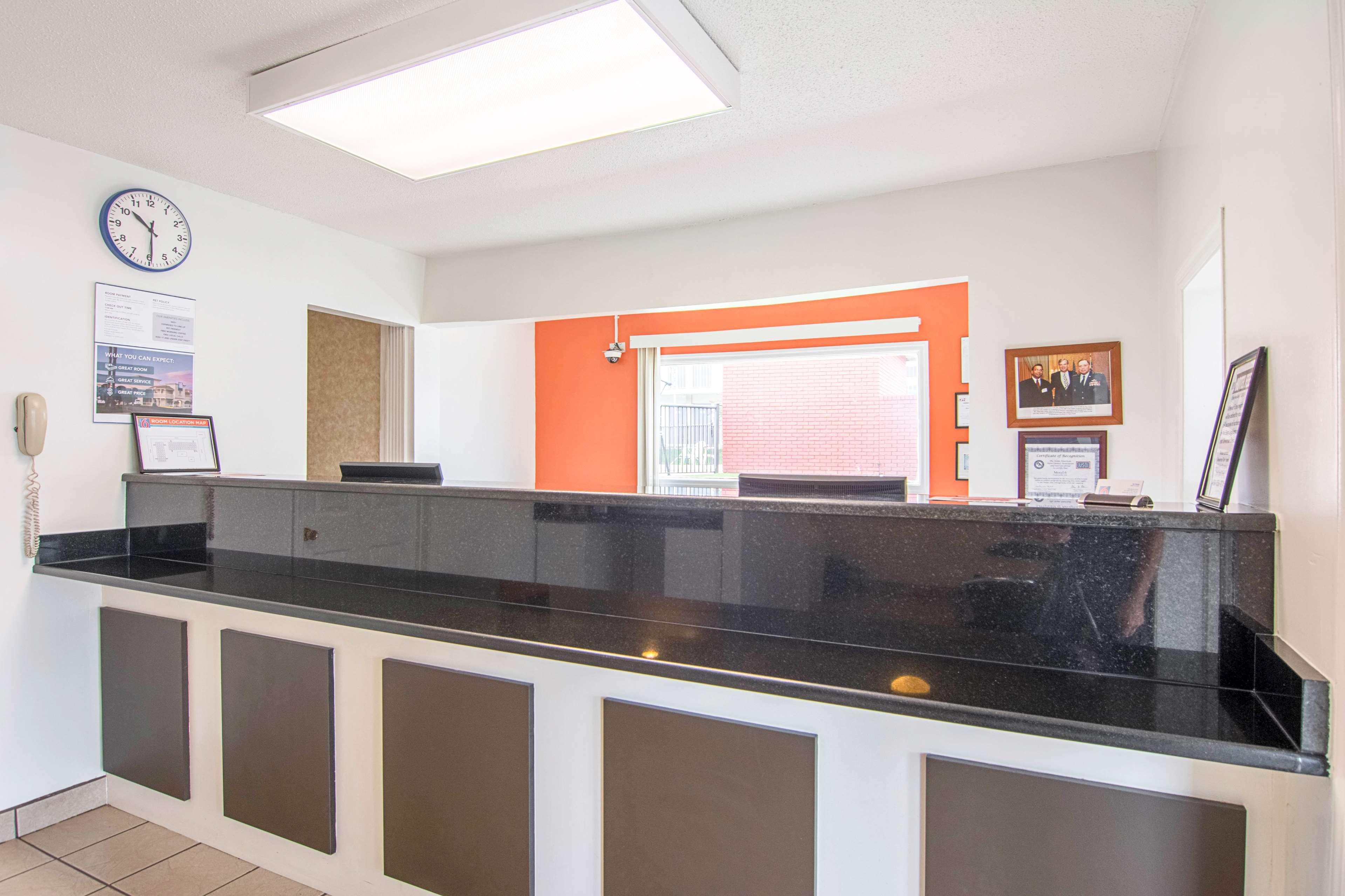 Vista Lobby Motel 6 Gainesville, GA