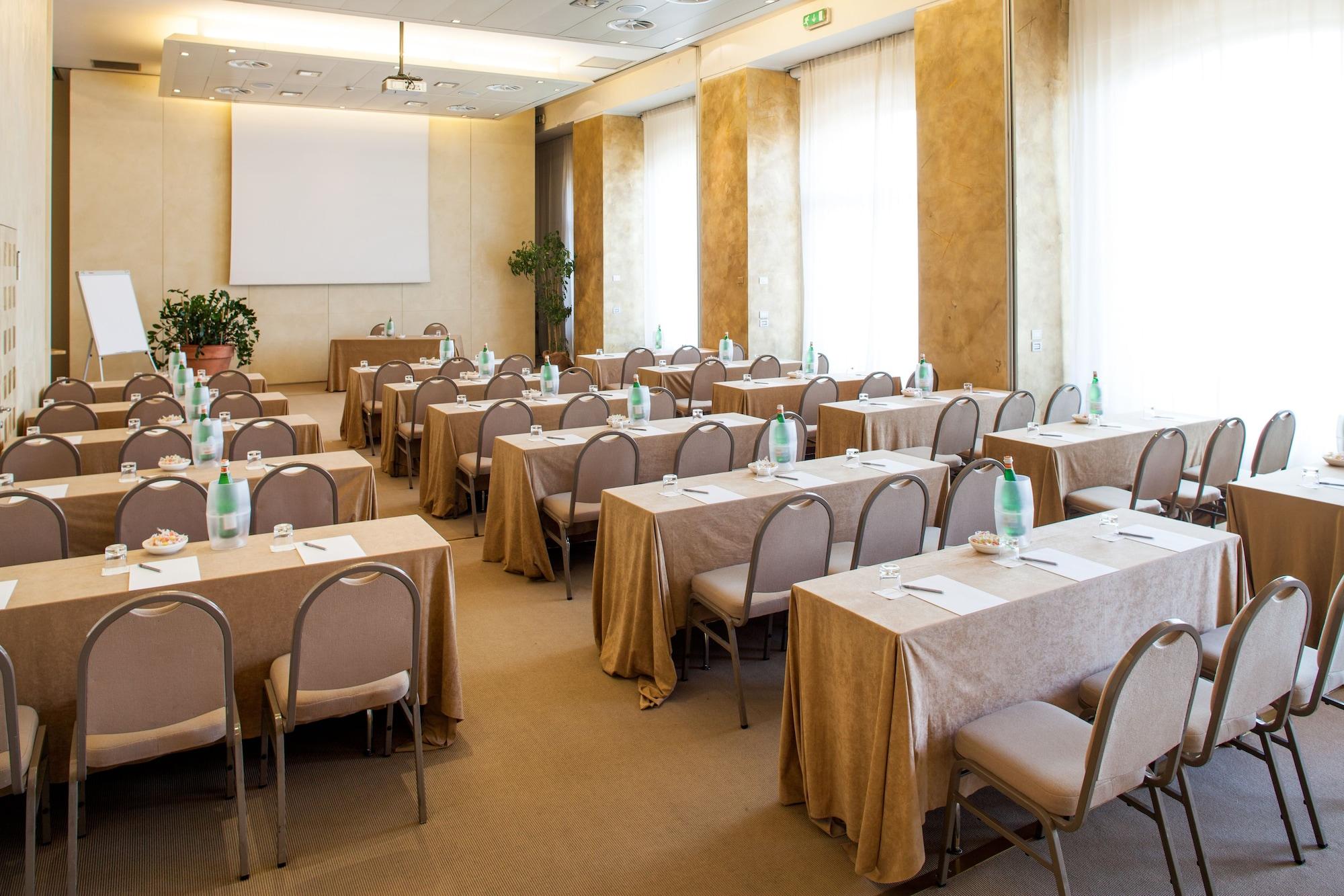 Sala de Reuniones Cosmo Hotel Palace