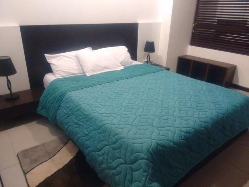 Guest room Guayaquil Airport Suites Mall del Sol