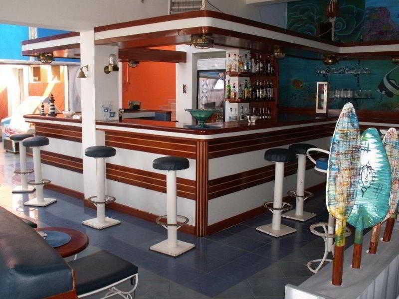 Bar/Salón La Madrague N'Gor