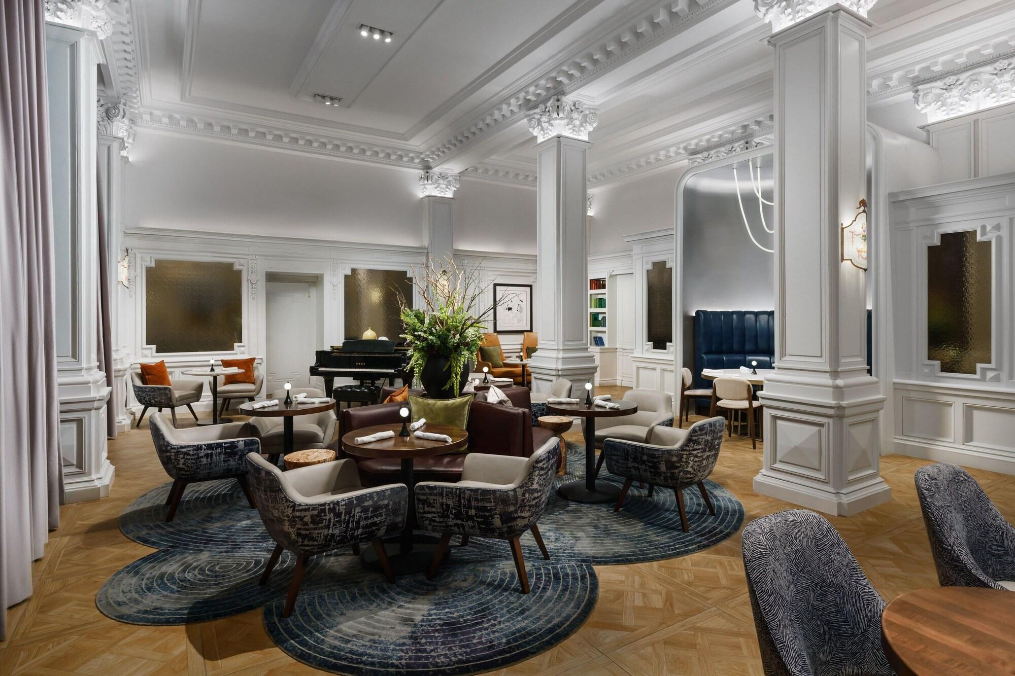 Vista Lobby The Algonquin Hotel Times Square, Autograph Collection