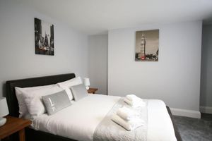 Alquiler Vacacional - Friary House Serviced Apartments by Roomsbooked - 24Hr Reception