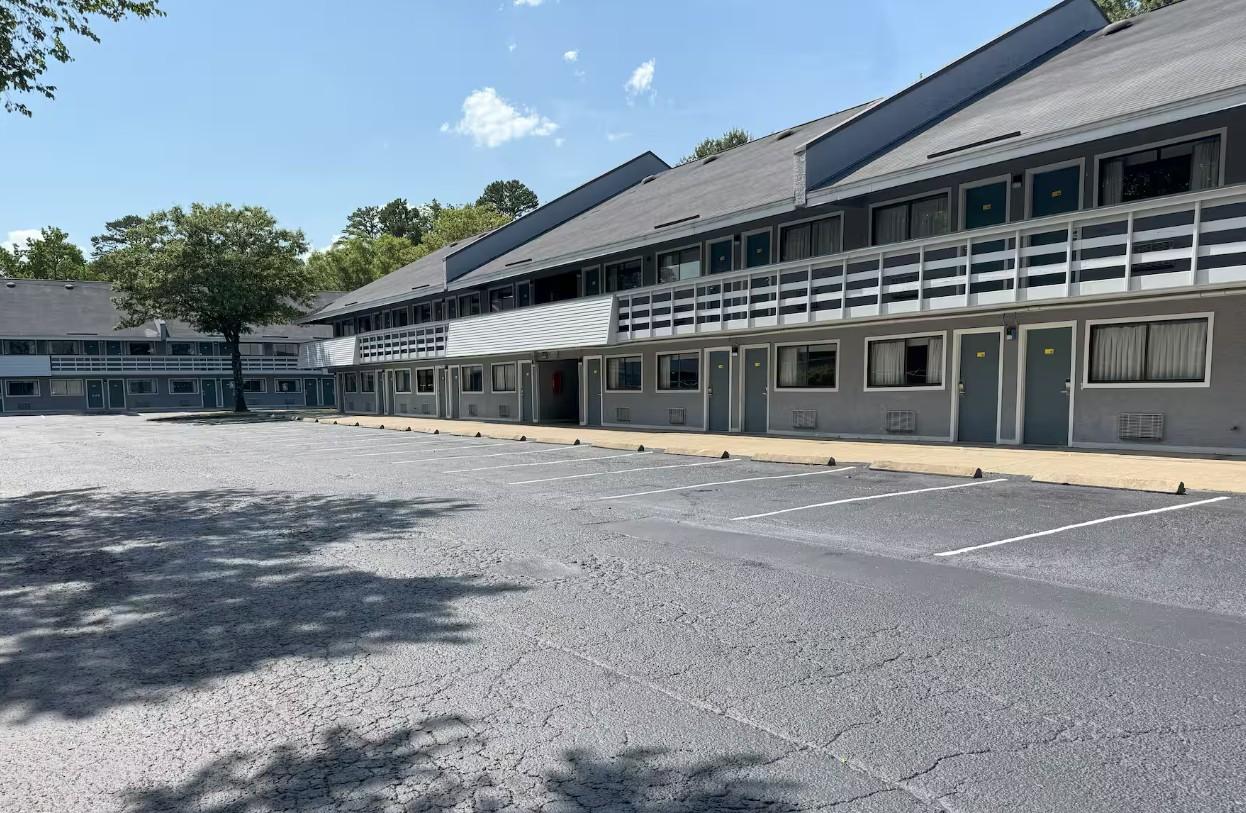 Vista Exterior Days Inn by Wyndham Charlotte University