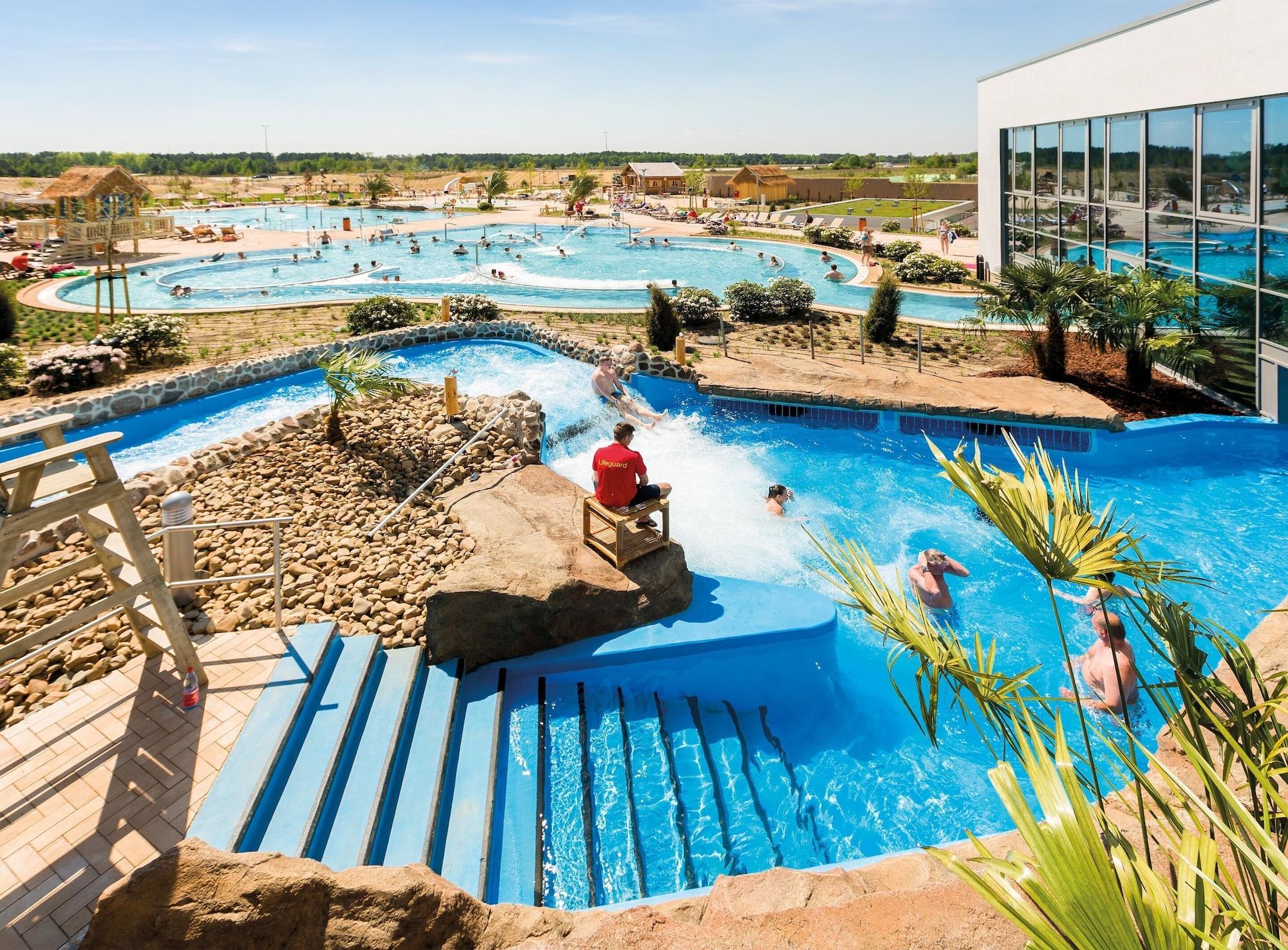 Vista Piscina Mobile Home im Tropical Islands Resort