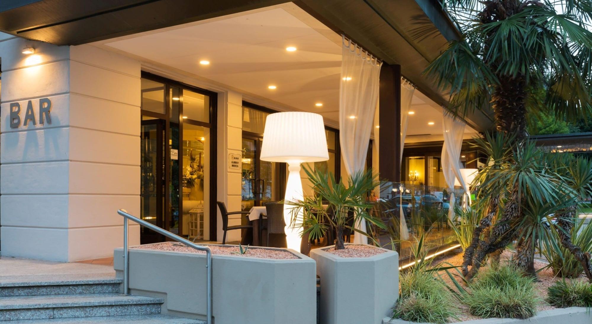 Vista Exterior Hotel Brescia