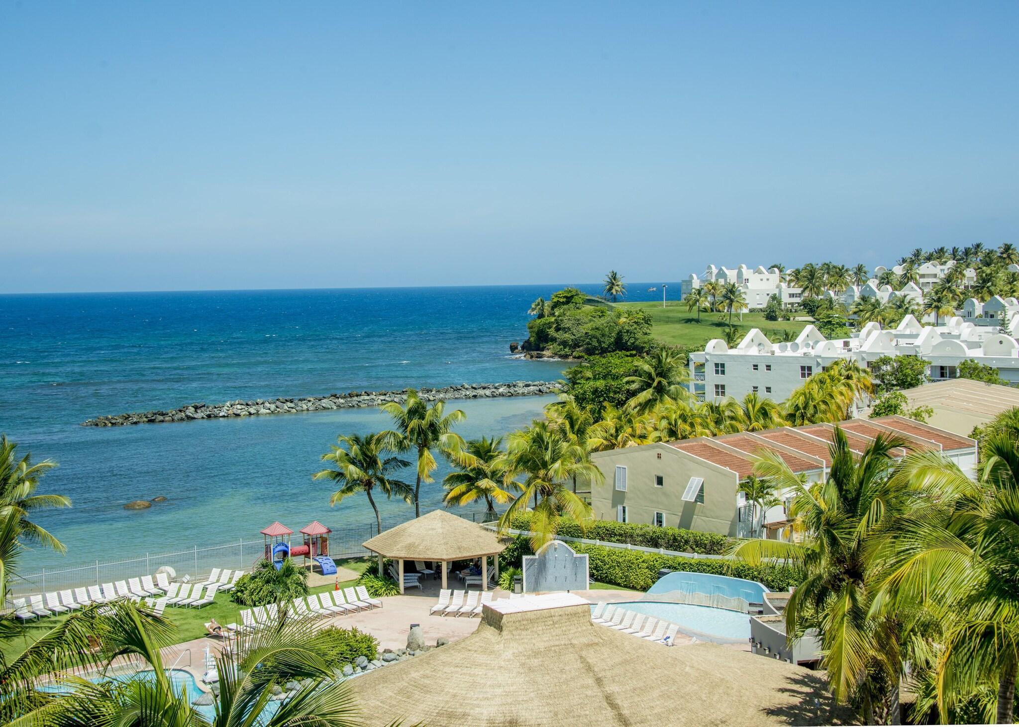 Vista Exterior Aquarius Vacation Club at Dorado del Mar