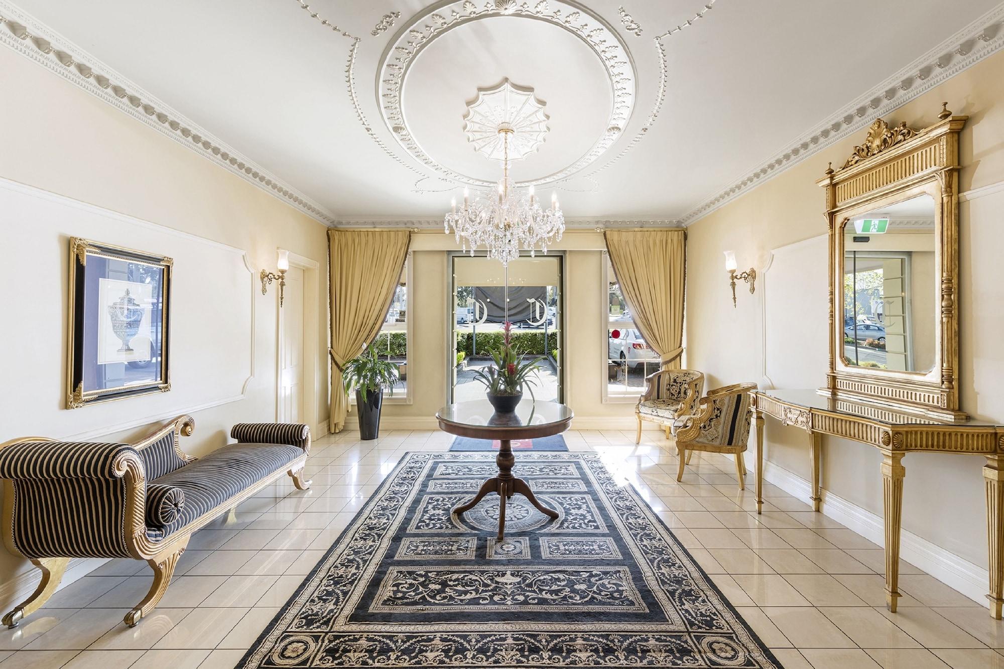 Vista Lobby Canterbury International Hotel