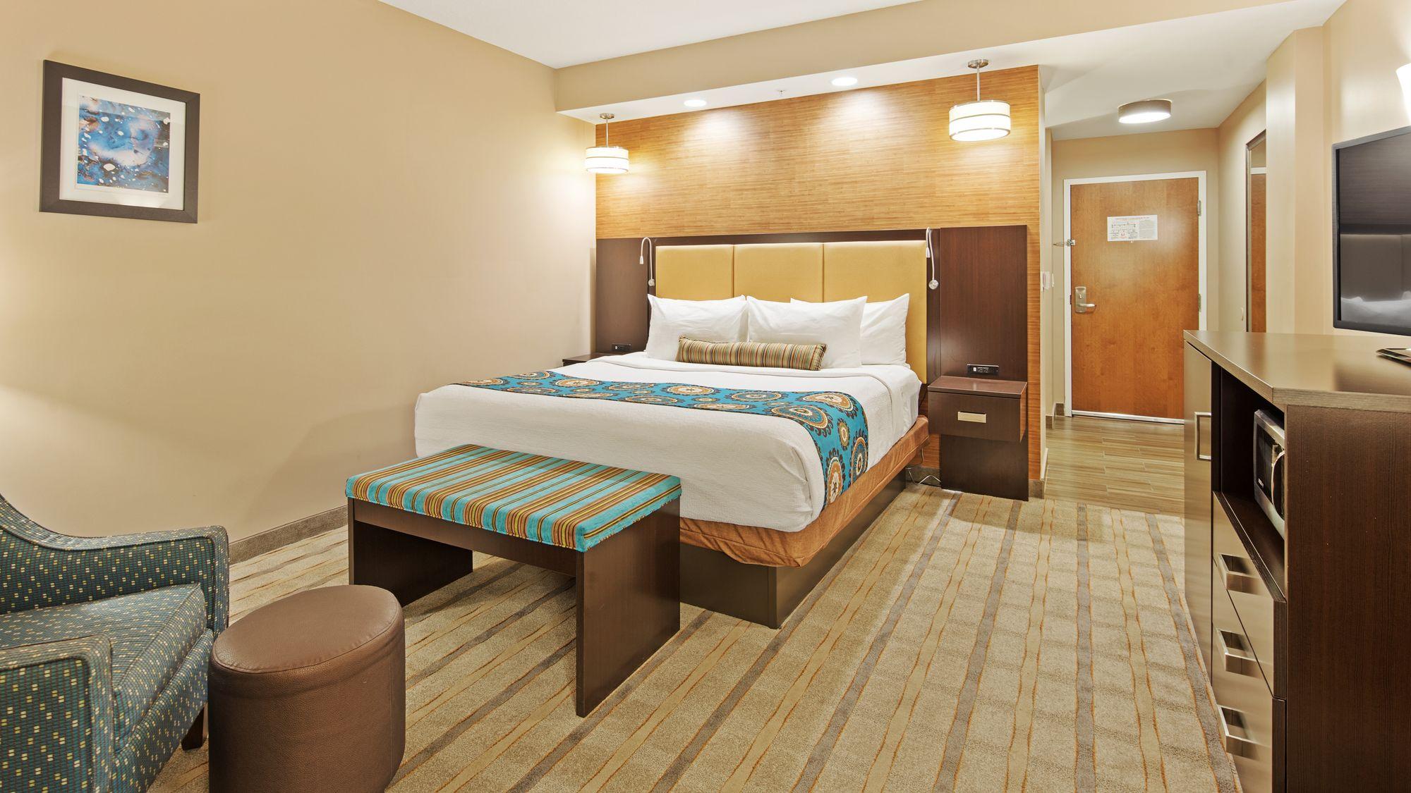 Guest room Best Western Plus Kendall Airport Hotel & Suites