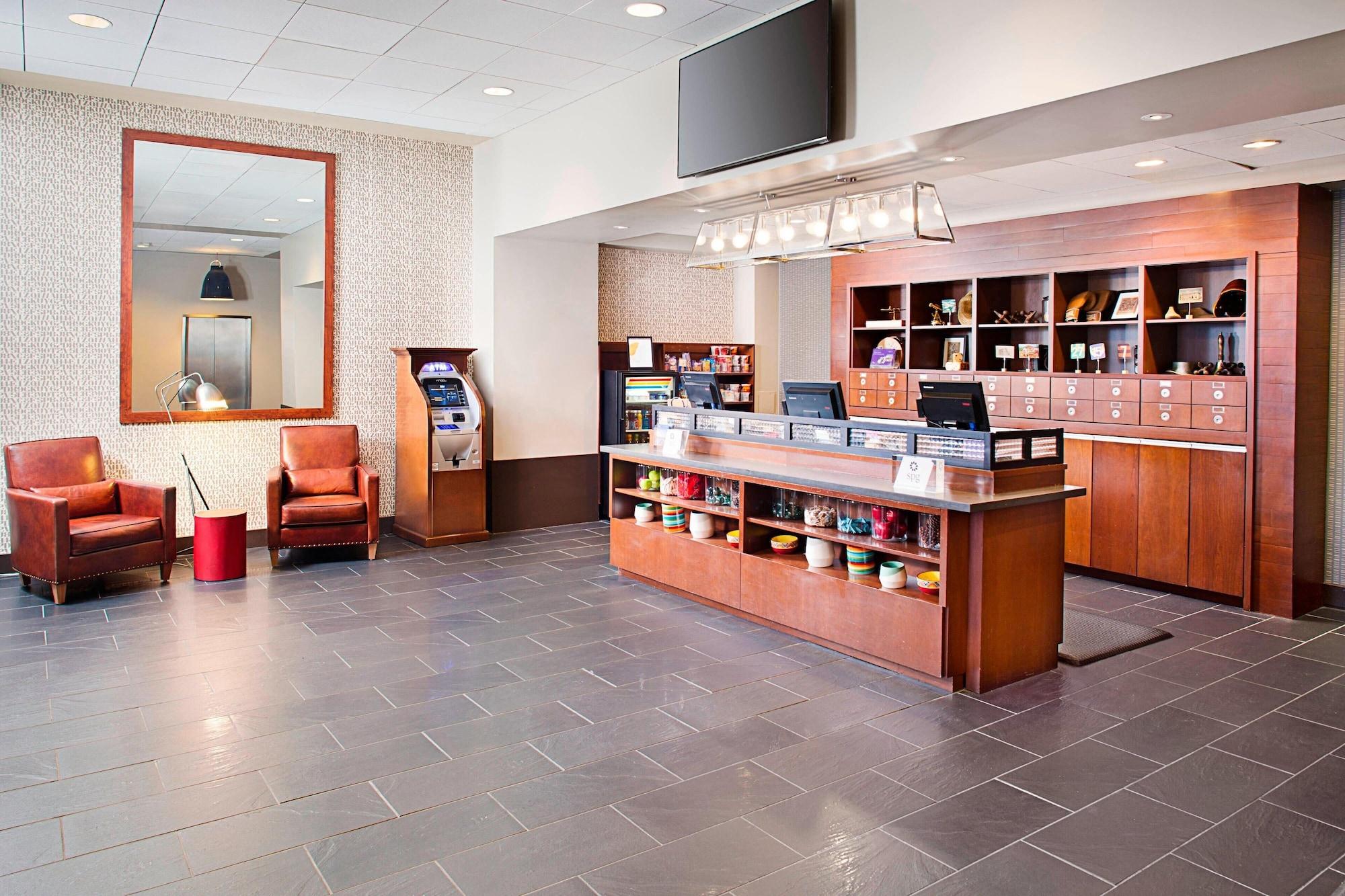 Vista Lobby Four Points By Sheraton Philadelphia Airport