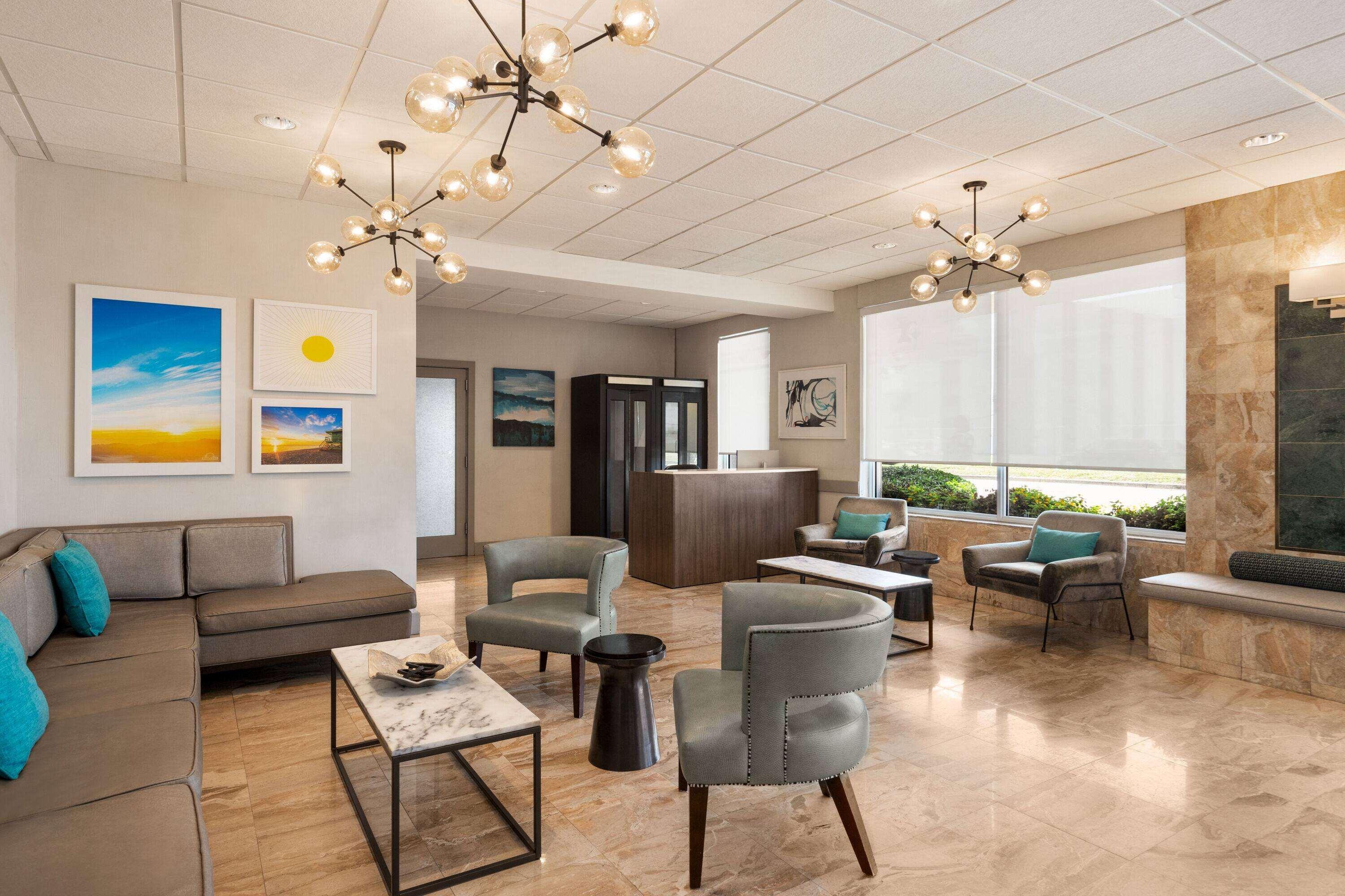 Vista Lobby Days Inn by Wyndham Miami Airport North