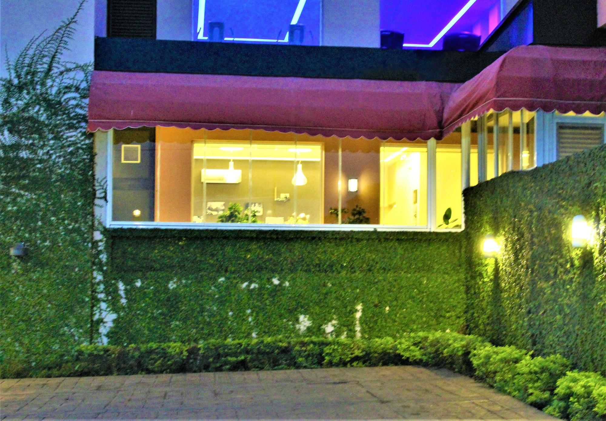 Vista Exterior Home Suites Boutique Hotel Freetown