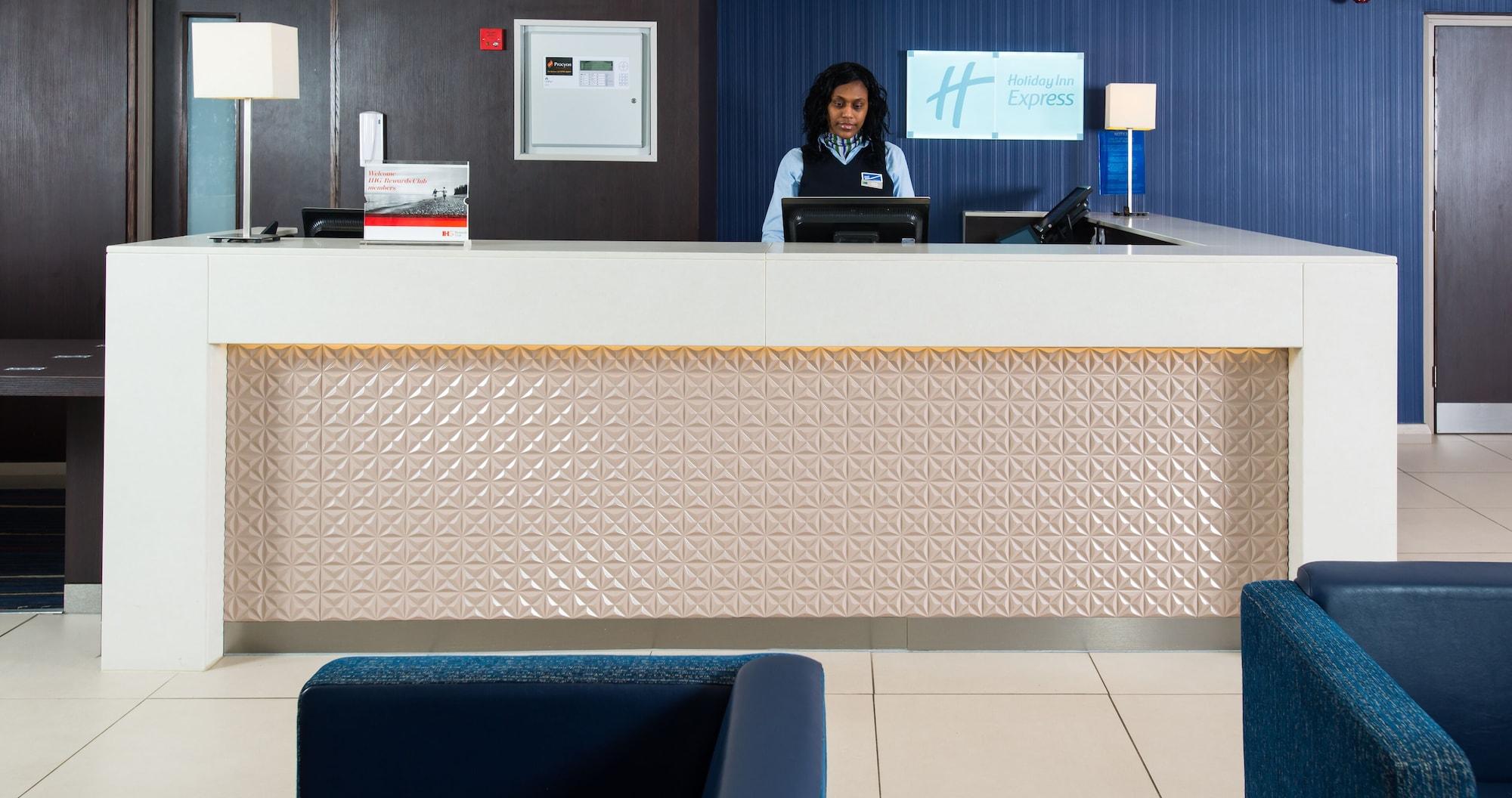 Vista Lobby Holiday Inn Express London Wandsworth by IHG