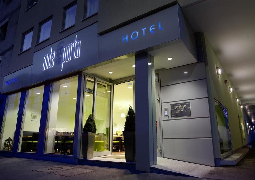 Varios ante porta Das Stadthotel