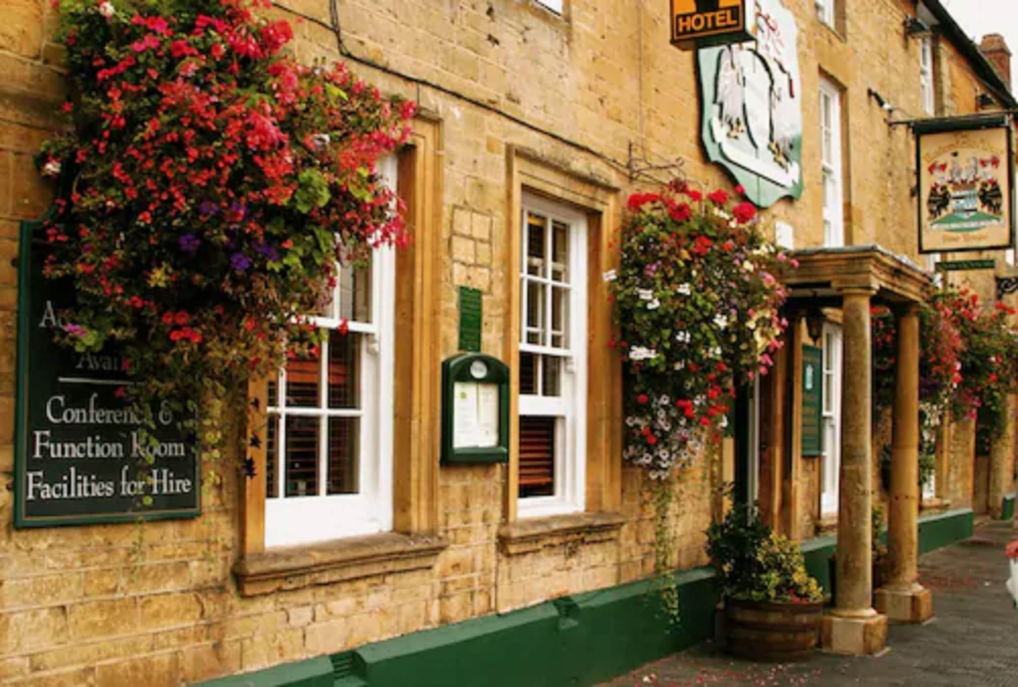 Vista Exterior Redesdale Arms Hotel