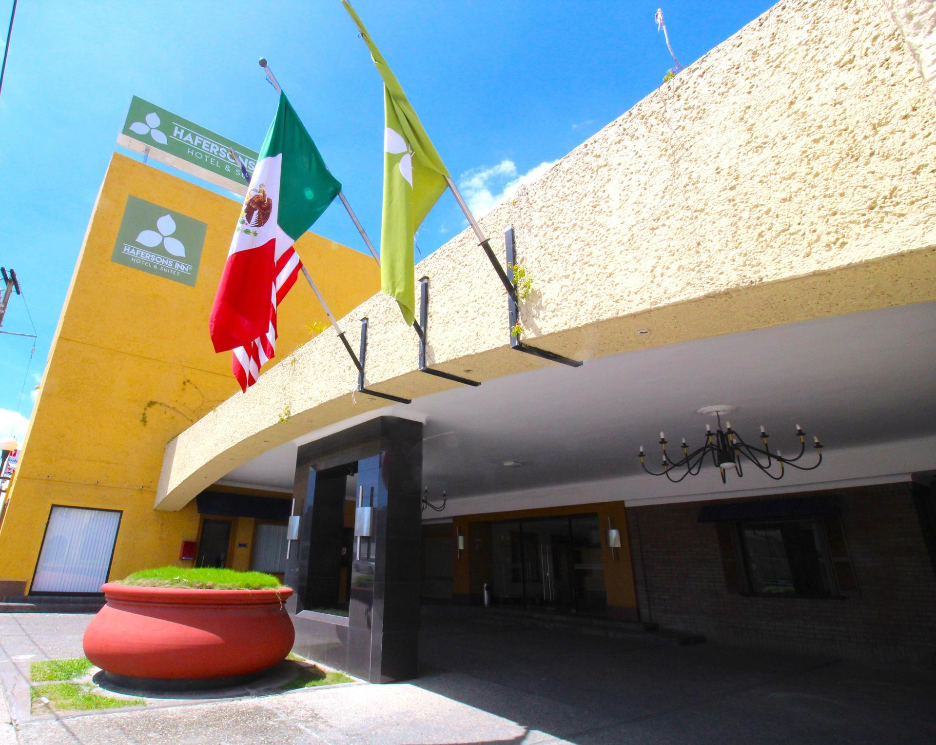 Vista Exterior Hafersons Inn Hotel & Suites