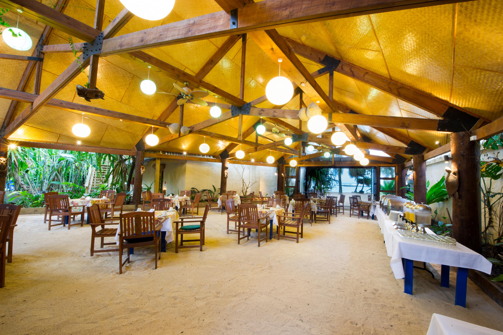Restaurant Sanctuary Rarotonga - on the Beach
