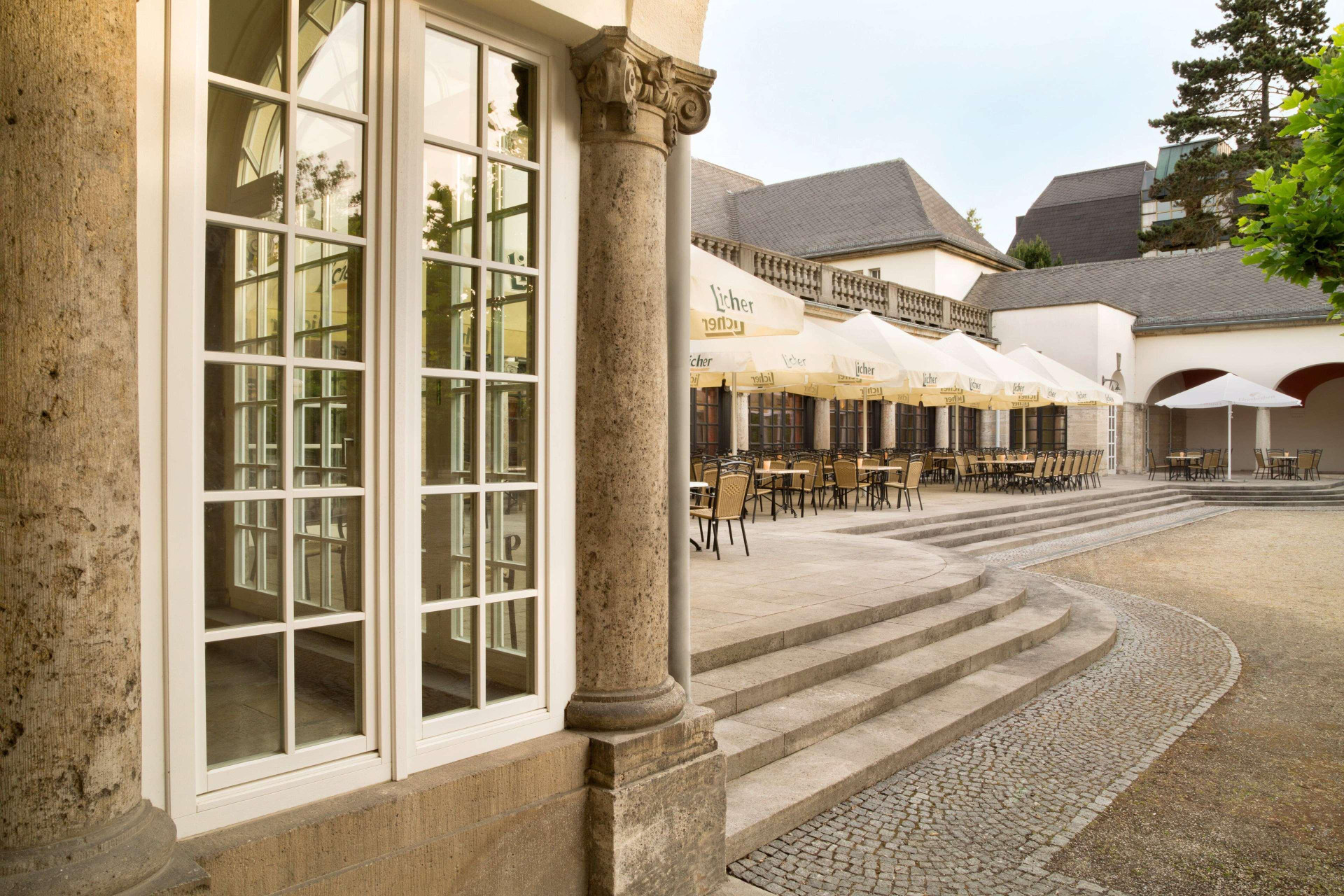 Vista Exterior Ramada by Wyndham Nuernberg Parkhotel