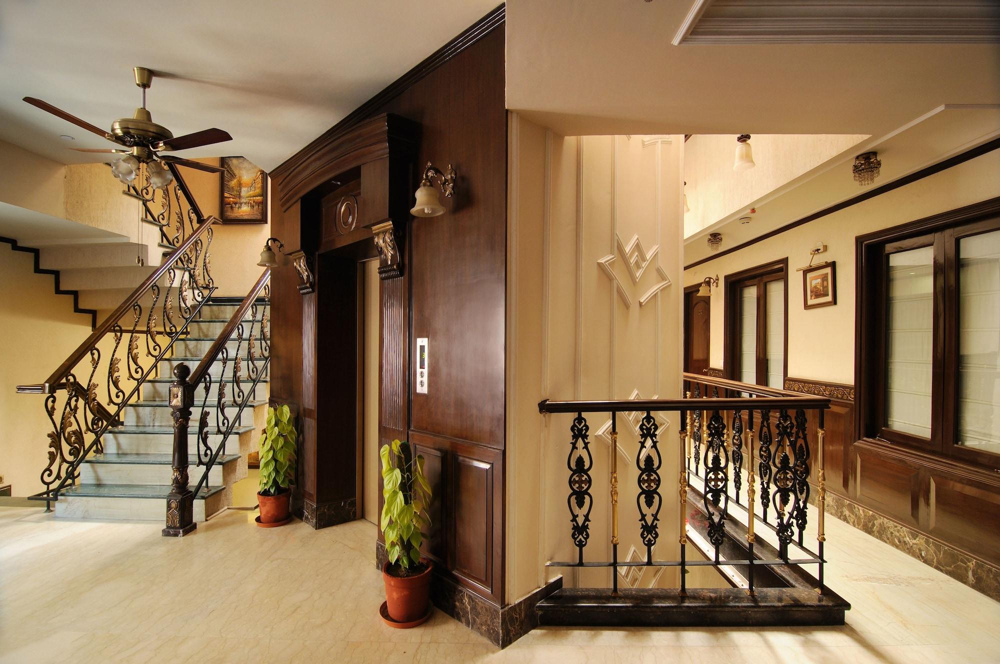 Varios Hotel Diplomat Residency