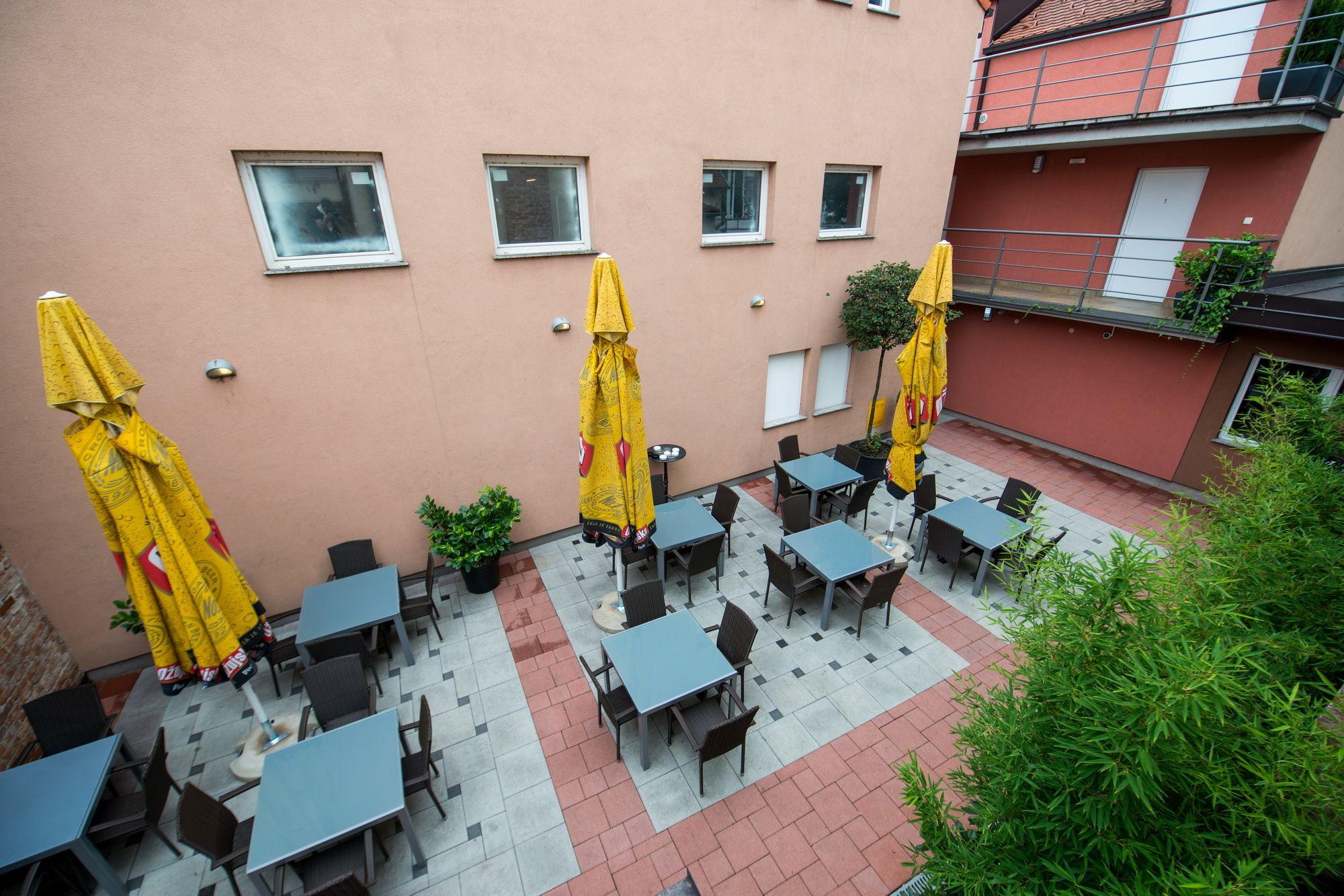 Bar/Salón Hotel & Hostel Zagreb