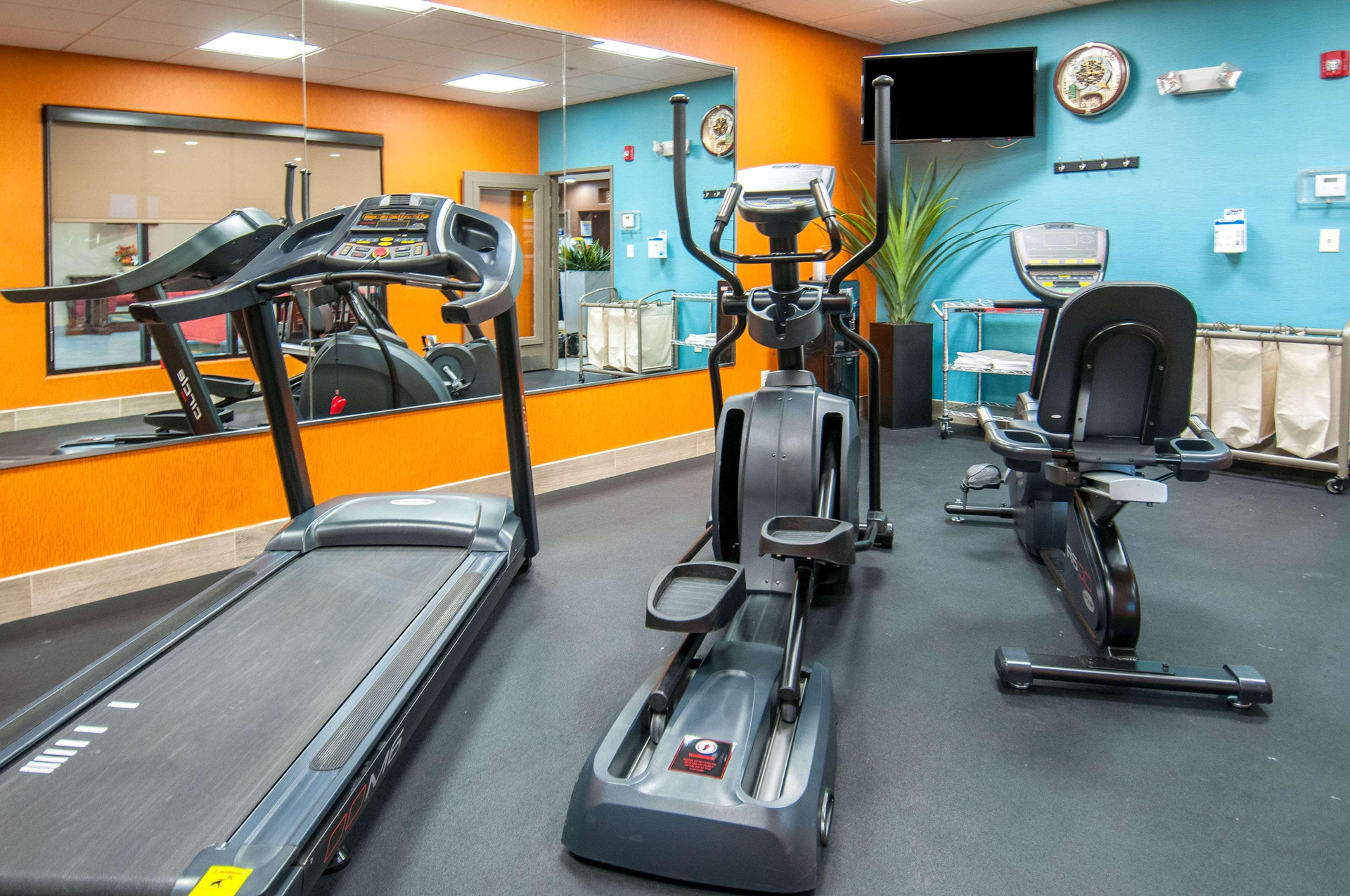 Instalaciones Recreativas Days Inn & Suites by Wyndham San Antonio near Frost Bank Center