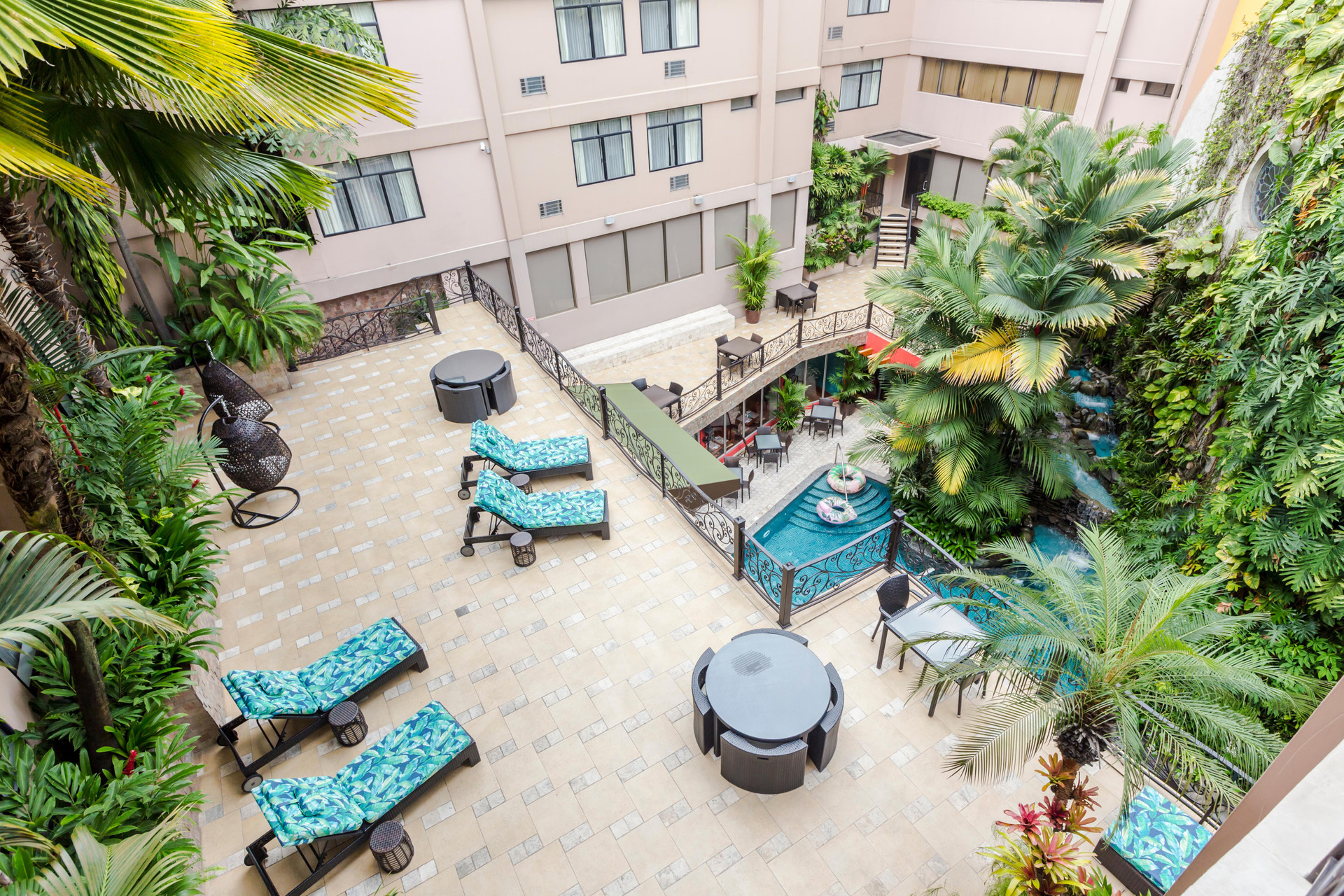 Vista Piscina Grand Hotel Guayaquil, Centro Histórico.