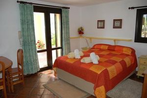 Alquiler Vacacional - Secluded Villa with Panoramic Views, Private Heated & Salted Pool & Broadband.