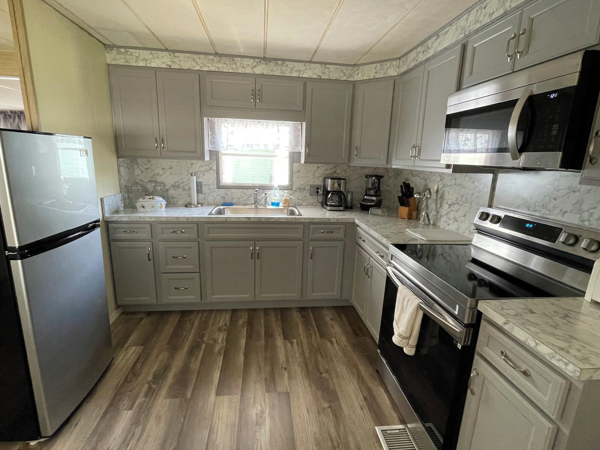 Comodidades del Alojamiento Fun In The Sun at a 55+ Community that is in a quiet residential area.