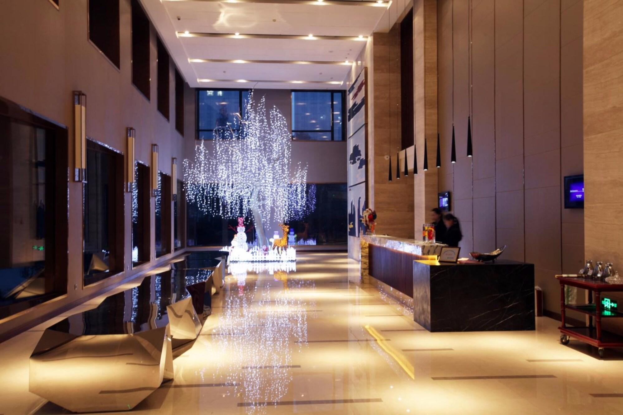 Vista Lobby WOJO Hotel