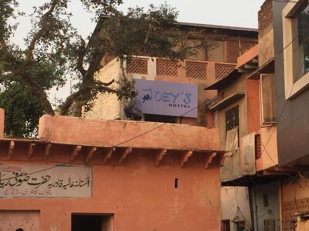 Vista Exterior Joey's Hostel Agra