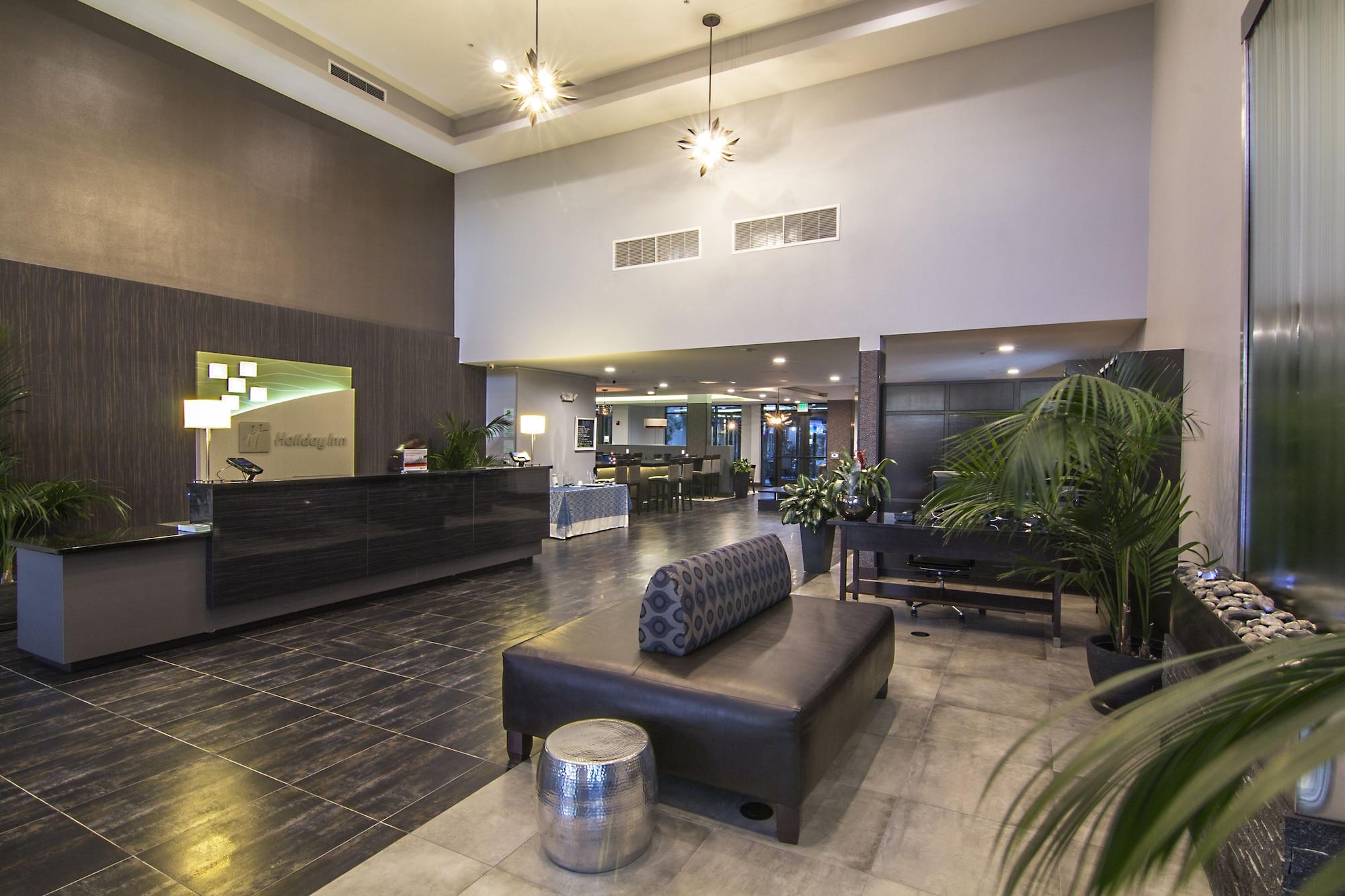 Vista Exterior Holiday Inn Carlsbad by IHG