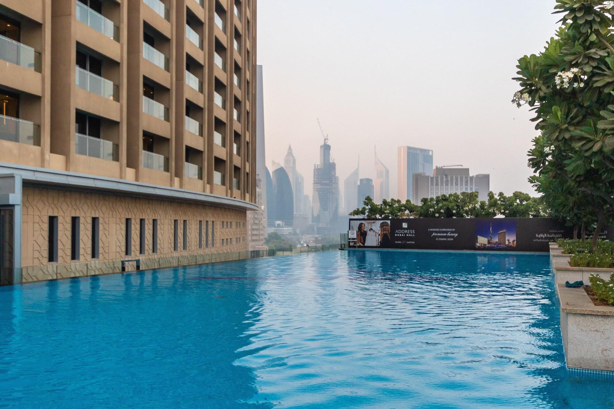 Vista da piscina Westminster Dubai Mall
