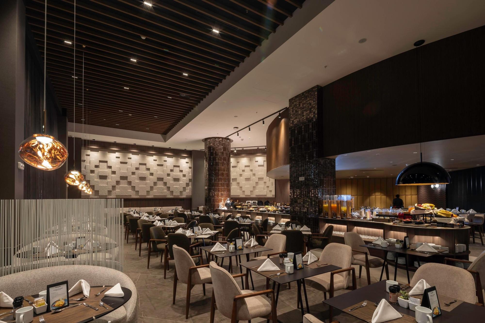 Restaurant Wyndham Grand Costa Del Sol Lima Airport