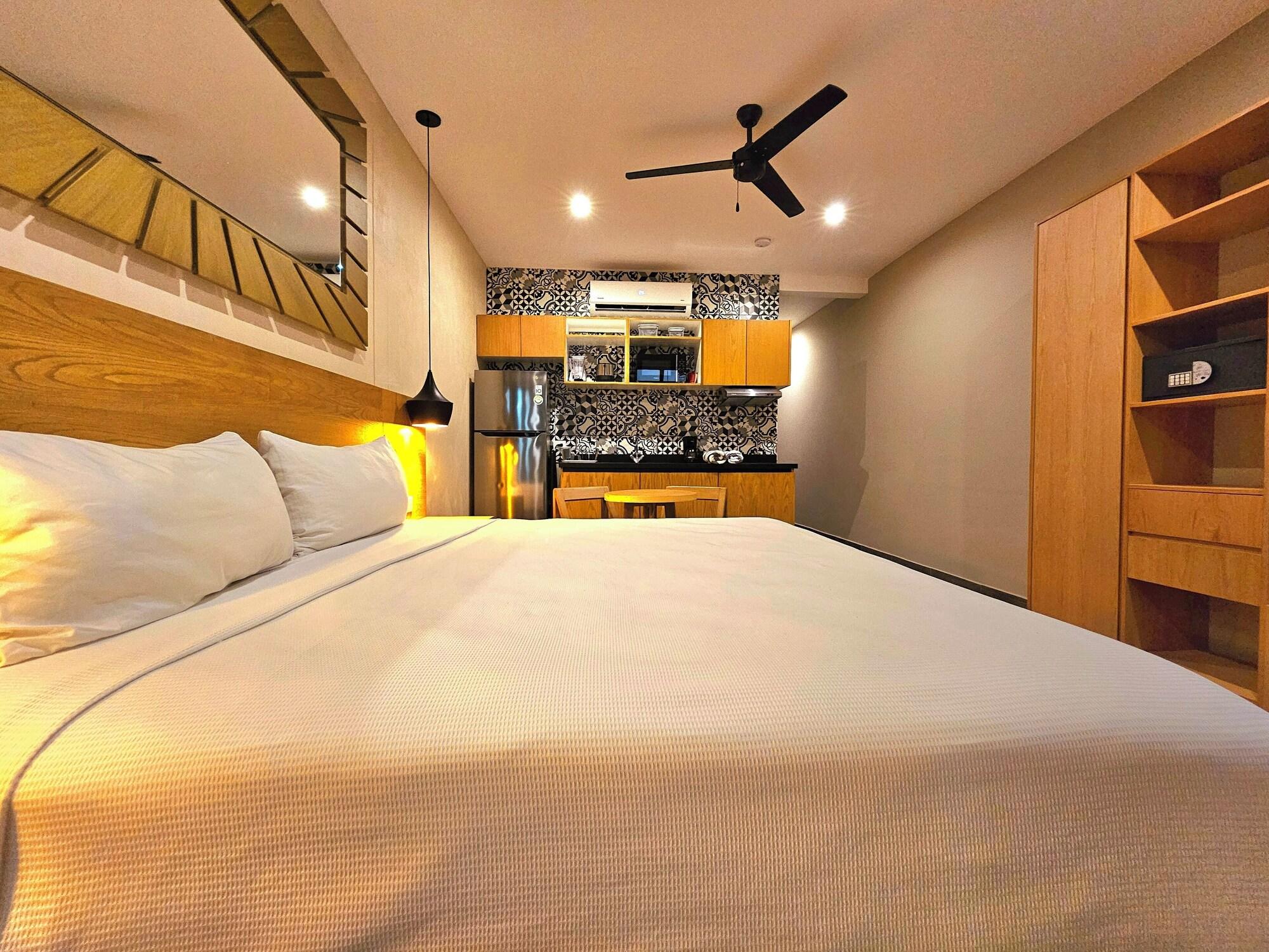 Varios Sofía by Bunik